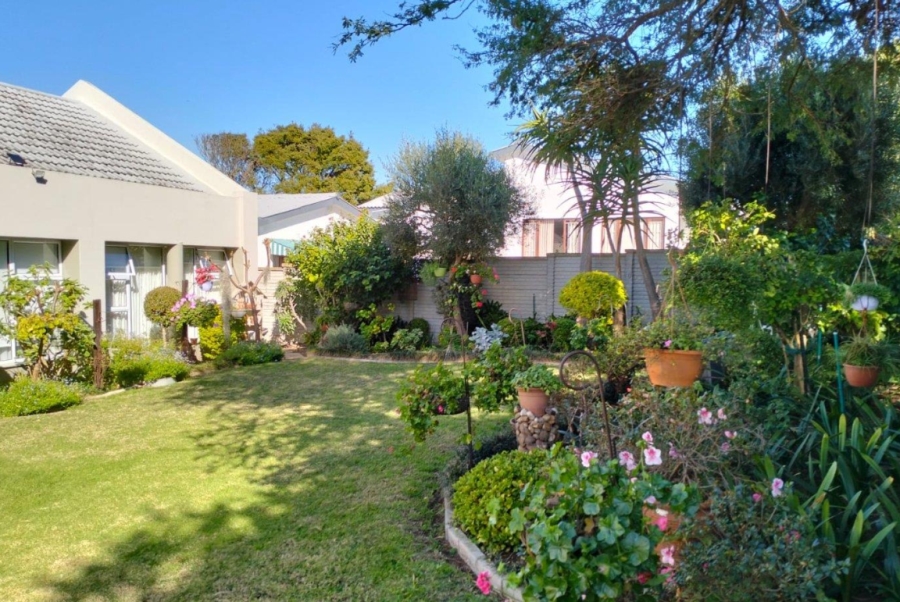 4 Bedroom Property for Sale in Hartenbos Central Western Cape